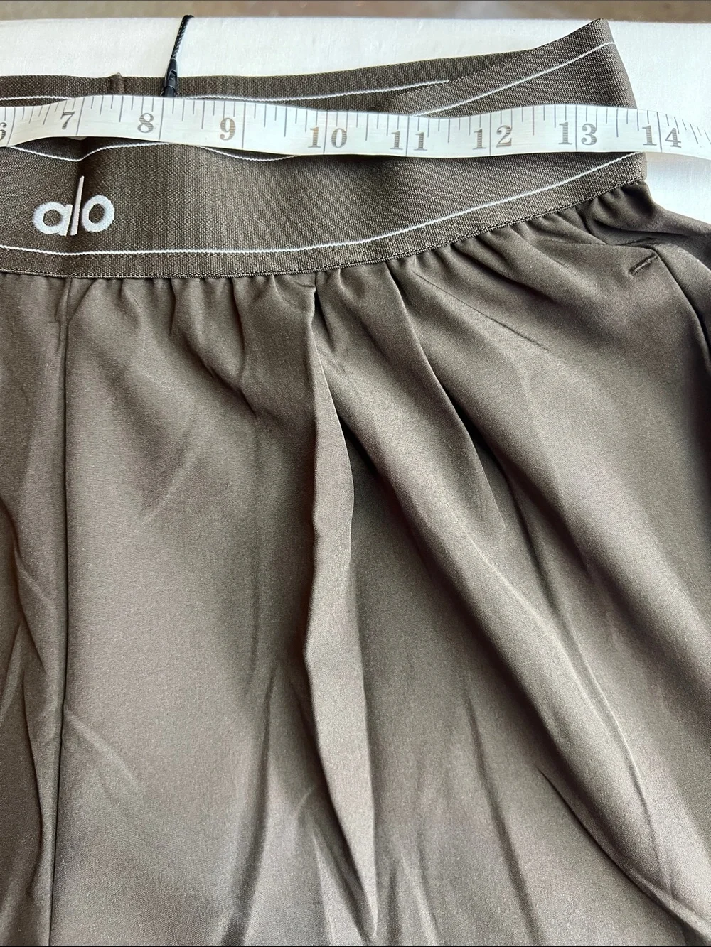 NWT’S ALO Yoga Suit Up Trouser high-waisted lightweight Brown pants L